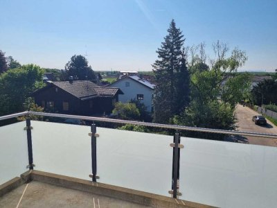 Helle Dachgeschoss-Wohnung - modern ausgestattet - mit Küche