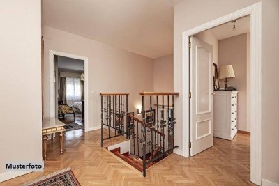 Einfamilienhaus mit Badeteich