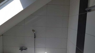 Geschmackvolle Dachgeschosswohnung mit drei Zimmern in Neuhofen