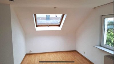 Freundliche und gepflegte 2-Raum-Dachgeschosswohnung in Hildrizhausen