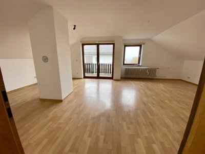 Helle 4-Zimmer DG-Wohnung in Wertingen/Rieblingen mit Balkon