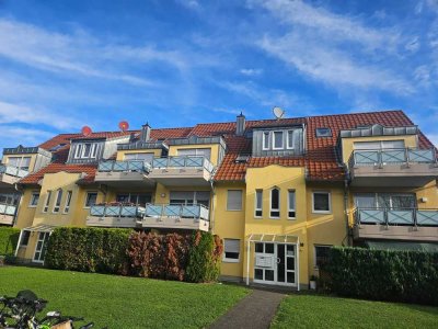 Exklusive, gepflegte 2-Raum-DG-Wohnung mit Balkon in Siegburg
