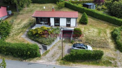 Sonnenbungalow mit drei Garagen in exponierter Lage von Ilmenau zu verkaufen.