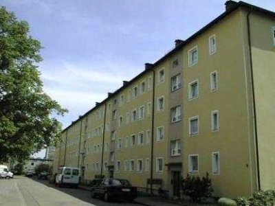 Ihr neues Zuhause: Neu-renovierte 2,5 Zimmer-Wohnung