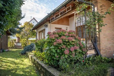 ~ Gepflegtes Einfamilienhaus in idyllischer, ruhiger Ortsrandlage ~