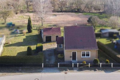 Zögern Sie nicht: Gepflegtes Einfamilienhaus mit Garten und Nebengebäude