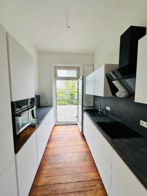 Altbau: Sanierte 4-Zimmer-Wohnung mit großer Terrasse in Wiesbaden-Bierstadt