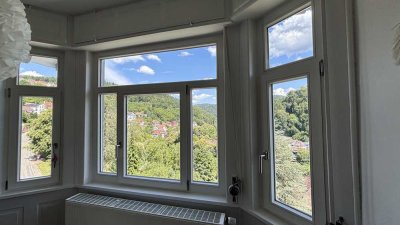 Charmante Dachgeschosswohnung mit Schlossblick in stilvoller Jugendstilvilla
