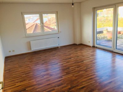 Lichtdurchflutete 4 ZKB Wohnung mit großer Dachterrasse