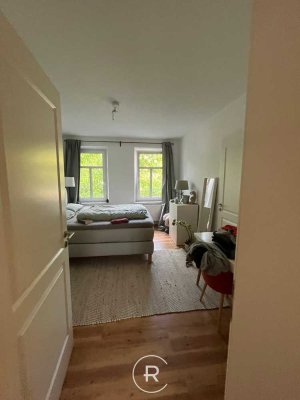 2 Zi-Wohnung im hochwertig saniertem Altbau mit Balkon