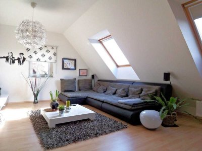 Charmante Dachwohnung zum Wohlfühlen – einziehen und genießen!
