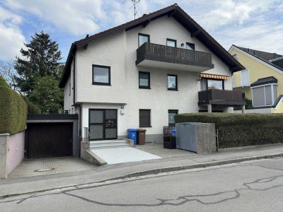 Frisch Renoviert - Dachgeschosswohnung in ruhiger Lage mit großzügigem Balkon und Tiefgaragenstellpl