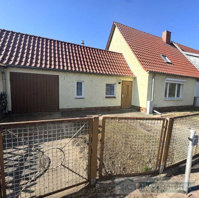 Sanierungsbedürftiges Reihenhaus mit großem, grünem Garten – Potenzial inklusive!