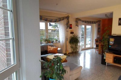 Schönes Wohnen im modernen "Haus-im Haus",  mit Garten und mehreren Balkonen