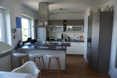 Ruhige, vollständig sanierte 4-Zimmer-Wohnung im 1. OG mit Balkon und Einbauküche in Ingolstadt Süd
