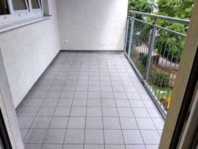 Ruhiger 3 ZIMMER-NEUBAU + Süd-Balkon 6,3m² + extra Küche möbliert + Bad mit Wanne + extra WC + Lift!