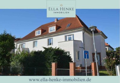Eigennutzung oder Kapitalanlage: Top gepflegtes Mehrfamilienhaus mit 4 Wohneinheiten + 2 Garagen.