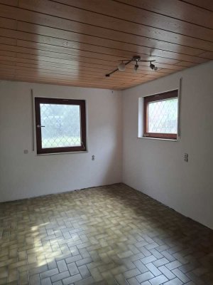 modernisierte 2,5-Zimmer-Souterrain-Wohnung in Steinheim an der Murr