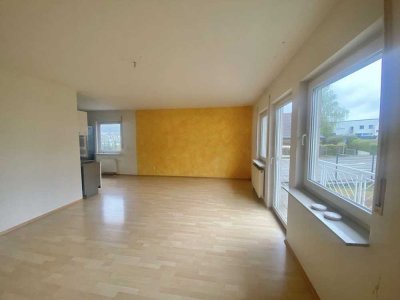 Moderne Wohnung mit Balkon und EBK