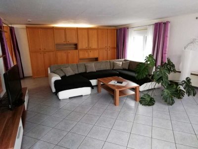 Ideal für eine Person, helle ,möblierte Wohnung in der Nähe vom Flughafen-Hahn mit 50 MBit/s