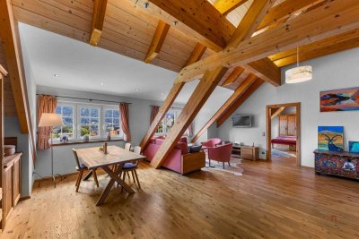 Wohngenuss im Dachgeschoss – Seeblick, Wellnessoase &amp; alpiner Charme vereint