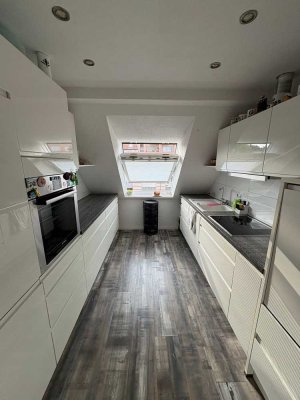 Schöne 3,5-Zimmer-DG-Wohnung mit gehobener Innenausstattung und Ausblick