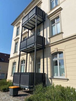 SCHÖNE 2,5 Raumwohnung mit hochwertiger Ausstattung, Balkon, Stellplatz, Einbauküche