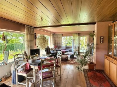 Einfamilienhaus in Sackgasse mit Doppelgarage und PV-Anlage