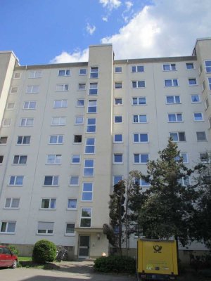 Praktisch geschnittene 2-Zimmer-Wohnung - für Sie renoviert!