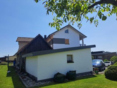 Charmantes Zweifamilienhaus mit großem Garten, in freier Natur, nahe der Universitätsstadt Kronach