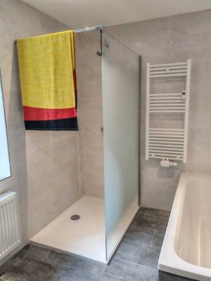 NEU SANIERT! 3R-Wohnung EBK Stellplatz 80 m² ***Vermieter-Bonus 2 Kaltmieten geschenkt***
