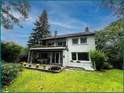 Einfamilienhaus mit großen Garten und Bürofläche im Souterrain