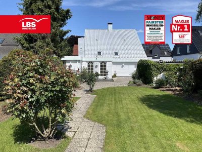 Weißer Wohntraum mit Gartenidylle – Einfamilienhaus mit Charakter