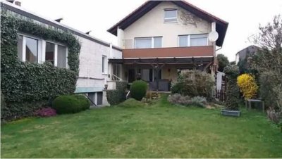 große 4-Zimmer Wohnung mit Garten