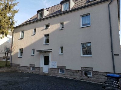 Helle, sanierte DG-Wohnung mit neuem Laminat – ab sofort in Reichenbach, inkl. Keller, ohne Provisio