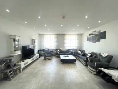 Großzügige sanierte Altbauwohnung 148 m² mit 3,50 m Deckenhöhe, Holz-Pellet-Kamin und Freistellplatz