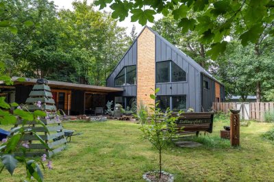 RESERVIERT Familiendomezil am Waldrand plus Waldstück! Außergewöhnliches Einfamilienhaus in Altkehdi