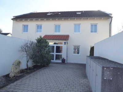 Schöne 2 ZKB-Whg., OG, Südbalkon, Garage/2 Stellplätze, Gaimersheim/IN-West (Bestlage), bezugsfrei