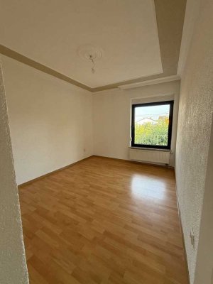 4-Zimmer-Wohnung mit Balkon und Einbauküche in Görgeshausen