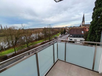 *Wohnen am Schloß* große 1 Zi. Wohnung mit Blick auf den Main und Schloss !