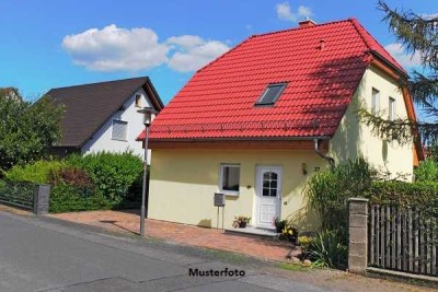 Einfamilienhaus nebst Garage - provisionsfrei