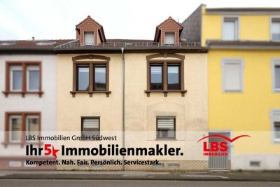 Vielseitiges Ein- oder Zweifamilienhaus mit neuer Heizung und schönem Garten