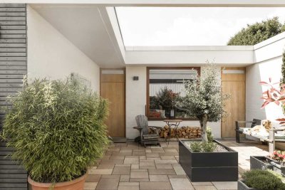 Sanierter 60's Architekten-Bungalow mit bodentiefen Glasfronten, Naturgarten und Designerküche