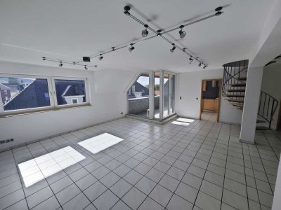 Exklusive Maisonette-Dachgeschosswohnung mit Loggia & Whirlpool – 133 m², 5 Zimmer