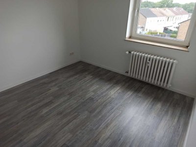 Ruhiges Wohnen im Grünen: schöne sanierte 4-Zimmer-Wohnung im 2. OG zu vermieten