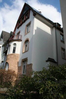 Charmante Dachgeschosswohnung in denkmalgeschütztem Altbau – Offenbach Westend , Körnerstraße