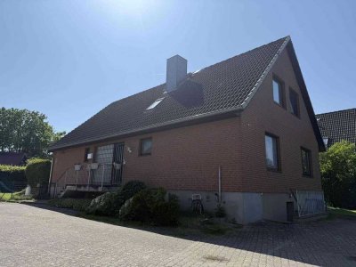Befristetes Mietverhältnis: 3 Zi.-Dachgeschosswhg. inkl. EBK, Wannenbad & Loggia.