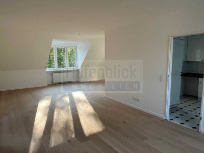 Stilvolle 4 Zimmer Dachgeschosswohnung mit Loggia und Tiefgaragenstellplatz in Reinbek