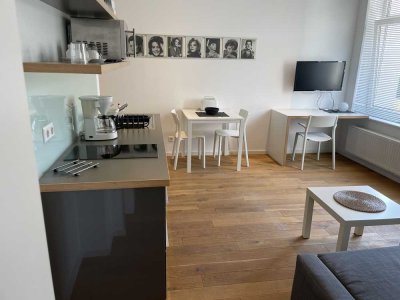 möblierte neue helle 1,5-Zimmer Wohnung *zentral*