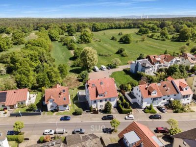 Grün. Ruhig. Besonders. PANORAMA-MAISONETTE mit Blick ins Naturschutzgebiet!